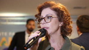 Carla Zambelli em evento de filiação ao PL