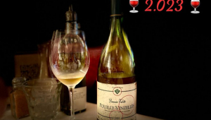Garrafa e taça de vinho