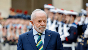 Presidente da República, Luiz Inácio Lula da Silva, durante Cerimônia oficial de boas-vindas. Explanada dos Inválidos, Paris - França